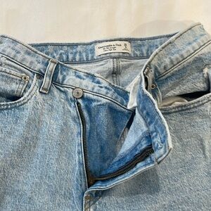 Abercrombie 90’s straight ultra high rise size 6